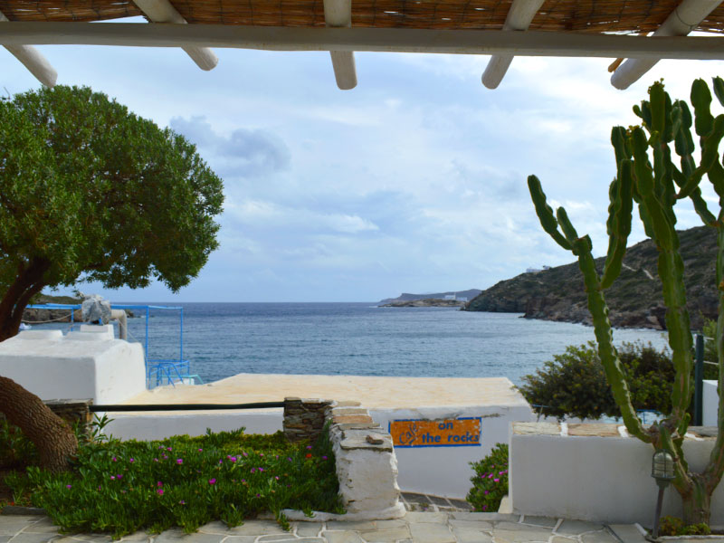 Les chambres et les studios Aperanto dans Faros à Sifnos